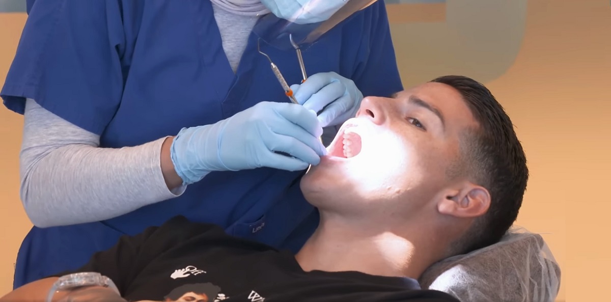 James Rodríguez presentando exámenes médicos con Al Rayyan de Catar.