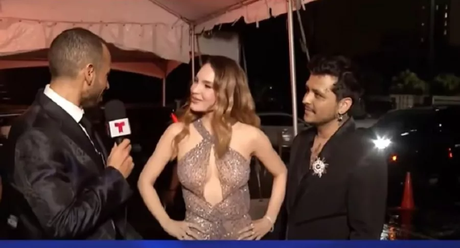 Christian Nodal y el momento en que presentador de Telemundo saluda de beso a Belinda en los Billboard