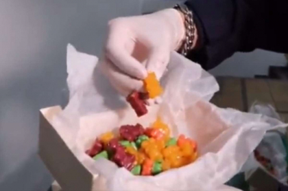 Foto de 'narcogomitas' mostradas por Policía, en nota de qué son las 'narcogomitas' y cómo es esa modalidad.
