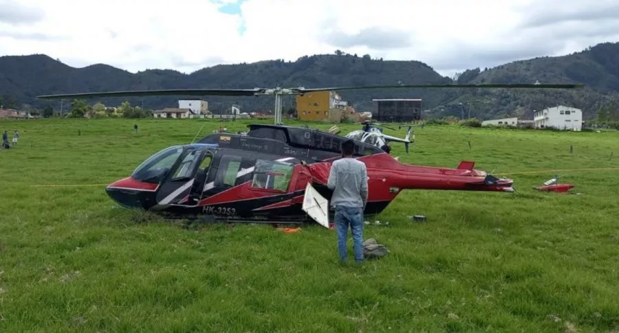 Helicóptero sufrió falla mecánica en pleno vuelo y se estrelló en Chía (Cundinamarca). Los tres tripulantes que iban en la aeronave salieron ilesos. 