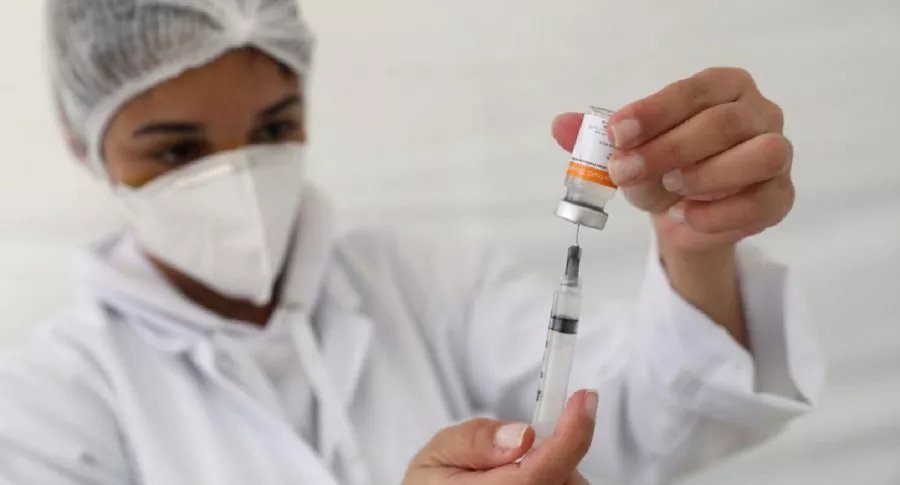 Imagen de vacuna que ilustra nota; Brasil vacunará contra COVID-19 con terceras dosis mayores de 60 años