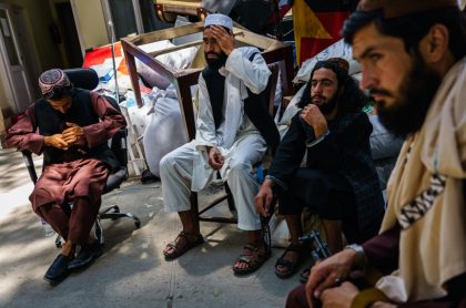 Talibanes acaban con trabajo de barberos en Afganistán; prohíben afeitar barba