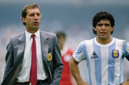 Diego Maradona y Carlos Bilardo, a quien luego de 10 meses por fin le contarían que el exfutbolista murió
