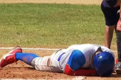 Foto de Jordan Díaz, en nota de golpe al bateador en la cabeza de un pelotazo en Mundial Sub-23 de béisbol. 