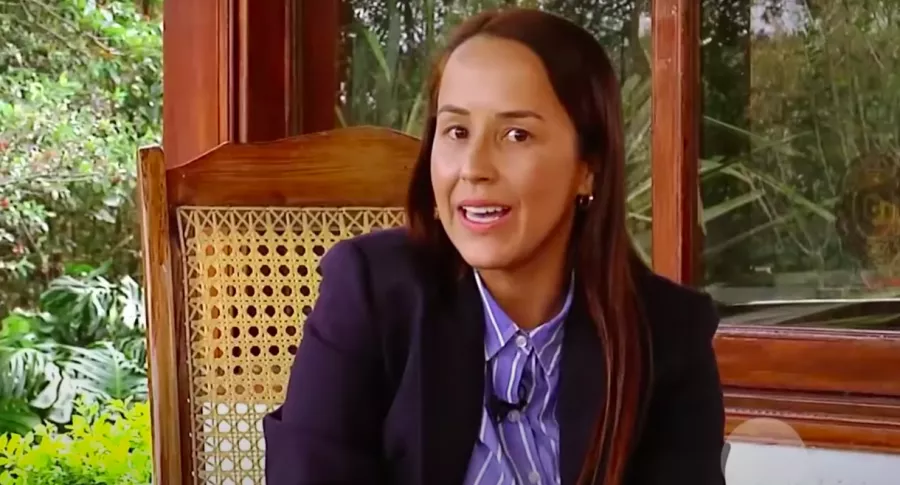 Érika Zapata, periodista de Noticias Caracol, que confesó que le duelen las críticas por su voz