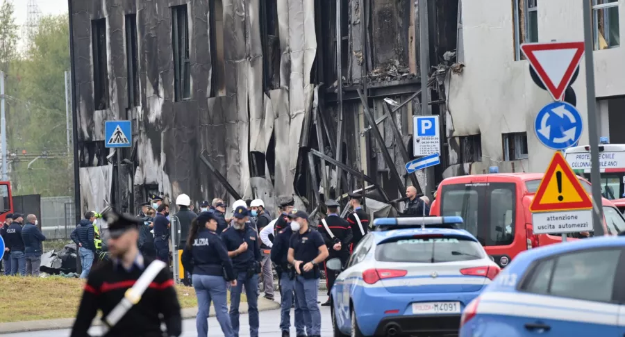 Accidente de avión en Milán, Italia. Varias víctimas por cuenta de la estrellada, van 8 muertos.