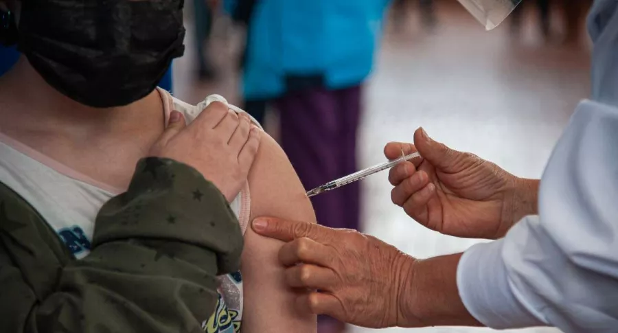 Foto de vacuna contra COVID-19 en Colombia, en nota de Coronavirus en Colombia: nuevos casos y muertes 3 de octubre 2021; noticias hoy.