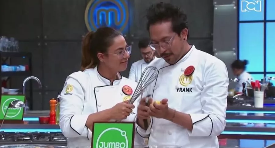 Carla Giraldo y Frank Martínez en 'Masterchef', quienes enojaron a Viña Machado durante prueba