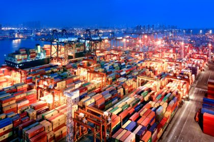 El puerto de Hong Kong es el que actualmente mueve más mercancía en China.