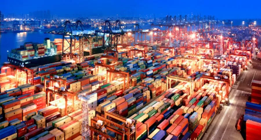 El puerto de Hong Kong es el que actualmente mueve más mercancía en China.