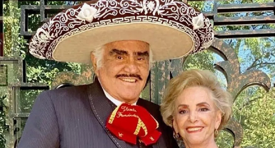 Vicente Fernández, cantante mexicano, y su esposa María del Refugio Abarca.