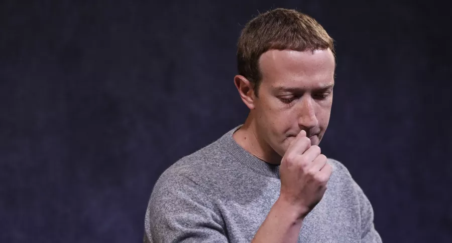 Mark Zuckerberg, quien perdió una fortuna en dinero por la caída de Facebook este lunes