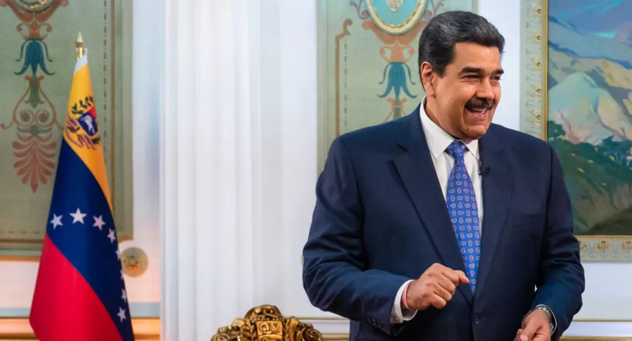 Nicolás Maduro, líder de régimen venezolano, que adelanta la Navidad en Venezuela y presume decoración