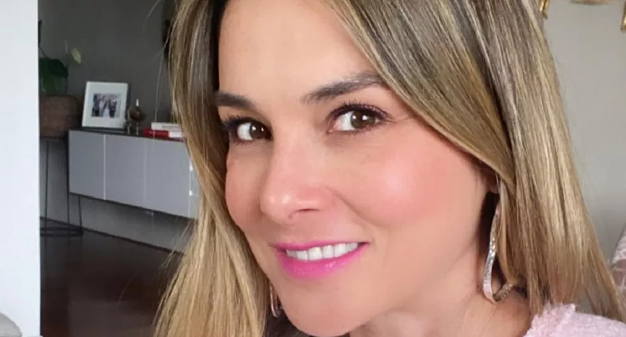 Selfi de Catalina Gómez, presentadora de 'Día a día' , a la que elogiaron por fotos de modelo
