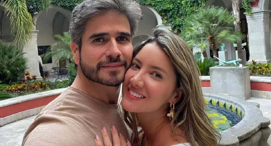 Selfi de Daniella Álvarez con su novio, Daniel Arenas, que opinó sobre el ex de ella