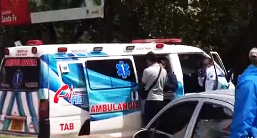 Ambulancia atiende balacera en Parque Nacional de Bogotá, donde hay al menos un muerto.