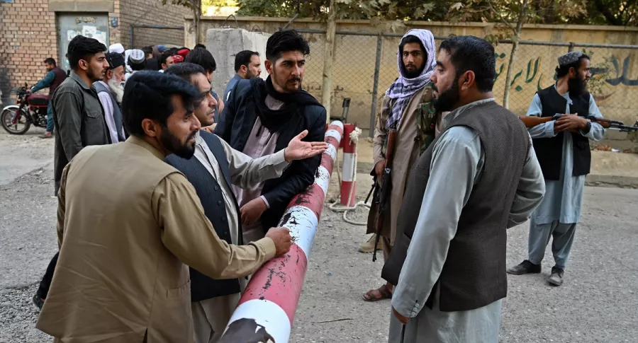 Imagen de talibanes ilustra artículo Grupo Estado Islámico provoca reunión entre EE.UU. y talibanes 