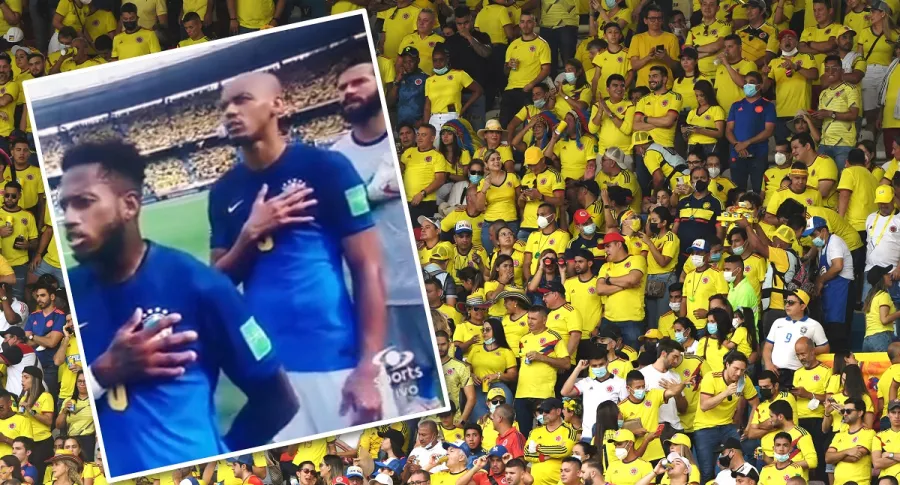 Jugadores de Brasil cantando su himno ante Colombia, momento en el que hubo silbatina del público.