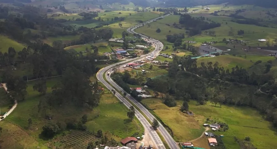 Imagen de vía Bogotá-Girardot ilustra artículo Medidas y planes de tráfico para vía Bogotá-Girardot en semana de receso 