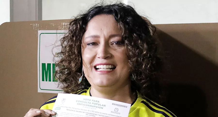 Angélica Lozano, que les dijo a los detractores de su partido: “Les molesta que el Verde deba estar en la coalición de centro”.