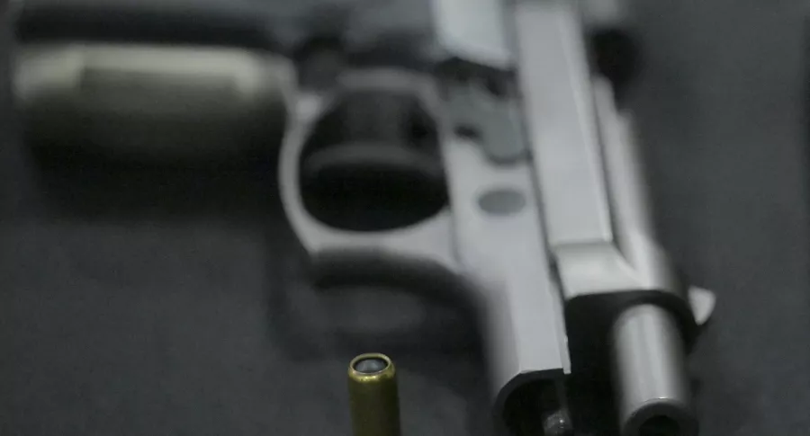 Imagen de pistola ilustra artículo Niño de dos años mató a su madre con pistola del papá