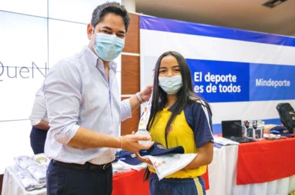 Ministerio del Deporte, que anunció que Campeones de Intercolegiados en 2018 y 2019 aún pueden acceder a incentivos de hasta $ 40 millones.