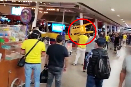 Pelea de hinchas en de Colombia en Centro Comercial Campanario de Popayán.