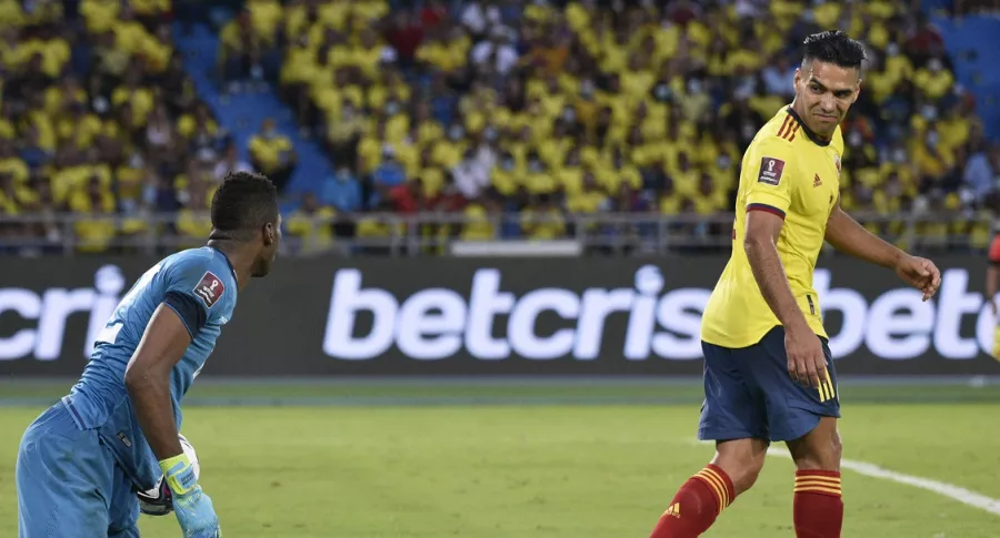 Falcao García le celebró en la cara al arquero de Ecuador el gol de Mina