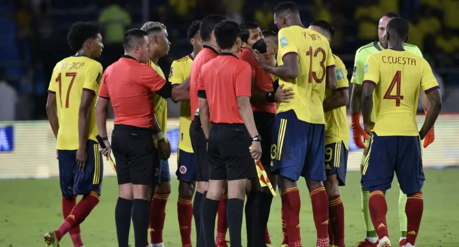 Cómo fue la conversación entre el VAR y el juez Diego Haro en el gol anulado a Yerry Mina en el partido de Colombia vs. Ecuador, por Eliminatorias