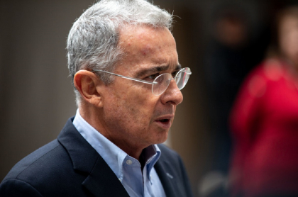 Imagen de Álvaro Uribe, que contó cuánta plata tenía guardada en el exterior