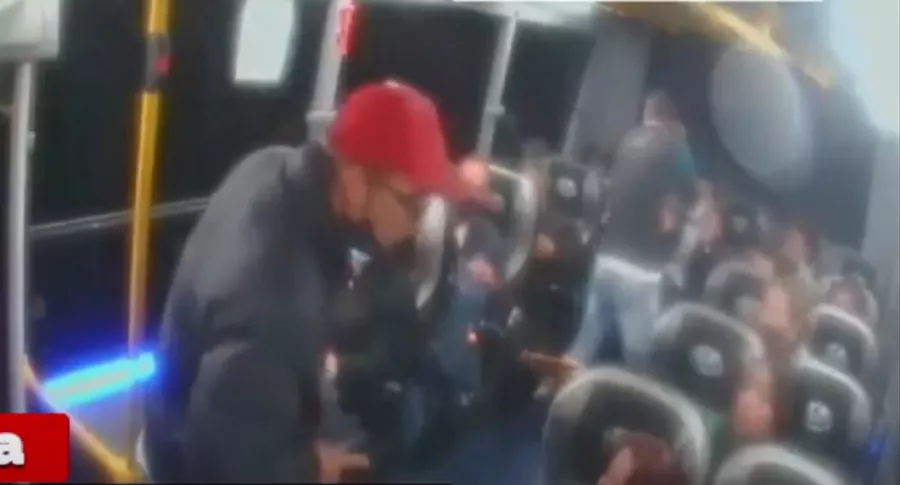 Ladrones armados con pistolas robaron bus en vía Bogotá Cota