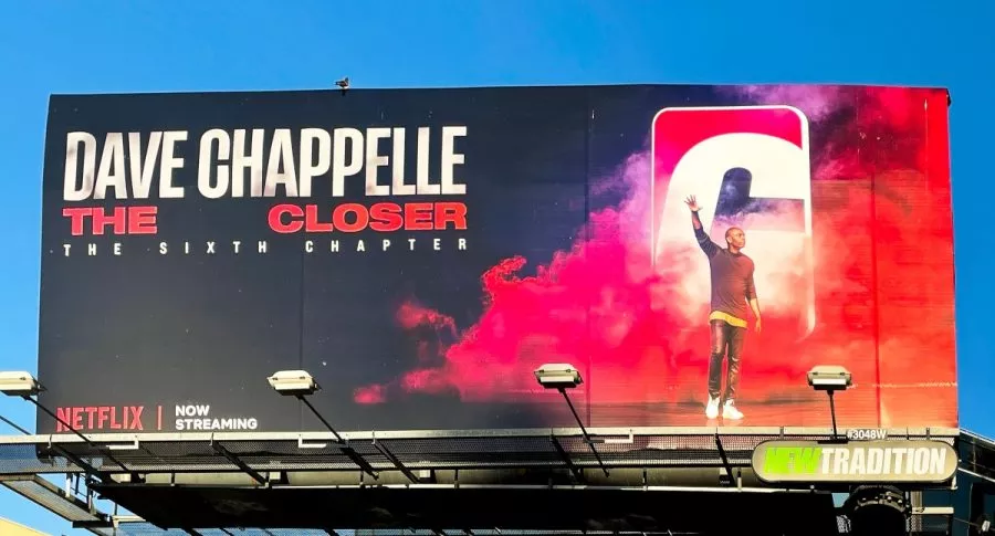 Valla promocional de 'The Closer', el polémico 'show' de Dave Chappelle para Netflix que tiene ofendida a la comunidad LGBTI.
