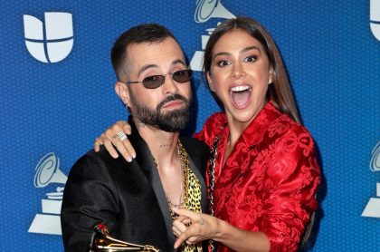 Mike Bahía y Greeicy Rendón en los Latin Grammy 2020, un año antes de los rumores de embarazo.