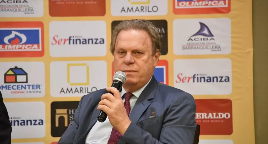 Fiscalía busca si Ramón Jesurún y otros miembros de la Federación Colombiana de Fútbol compraron bienes con dineros de sobornos.