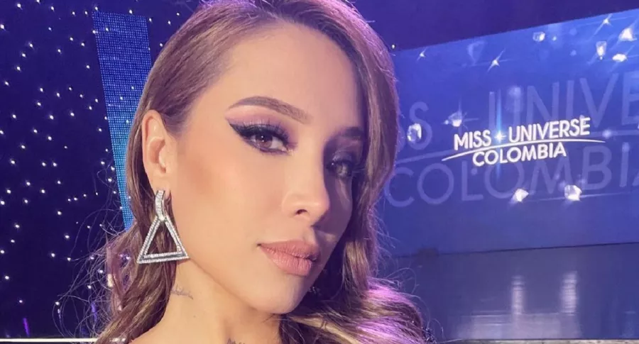 Selfi de Luisa Fernanda W en Miss Universe Colombia, en nota sobre su respuesta a las críticas que recibió por ser jurado del certamen