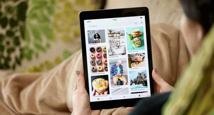 Imagen de tablet ilustra artículo Plataforma Pinterest ofrece nuevas funciones