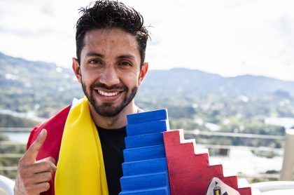 Frank Carreño, campeón en ascenso vertical que trabaja como ebanista.