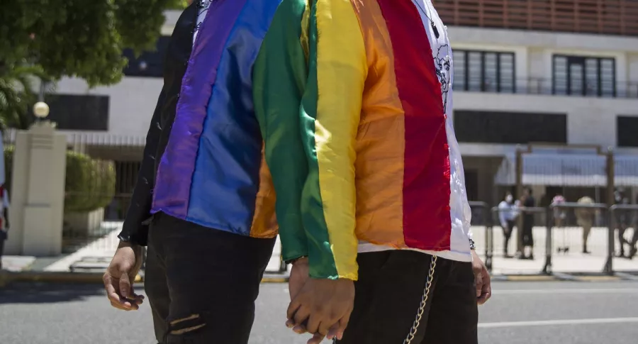 Imagen de dos gais ilustra artículo Comunidad LGBTI dice que tiene poder de compra de más de $ 60 billones