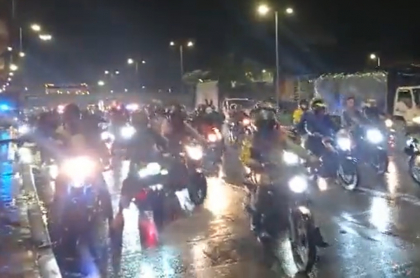 Moteros de Bogotá y Cali desafiaron restricciones.