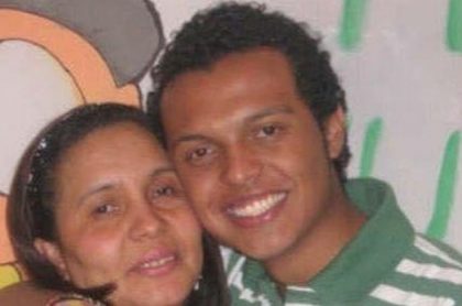 Oneida Escobar y su hijo Luis Andrés Colmenares. 