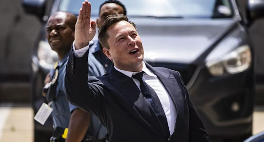 Elon Musk, el hombre más rico del mundo, con casi 300.000 millones de dólares.