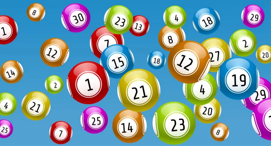 Bolas con números ilustran nota de los resultados de las loterías de noviembre 3