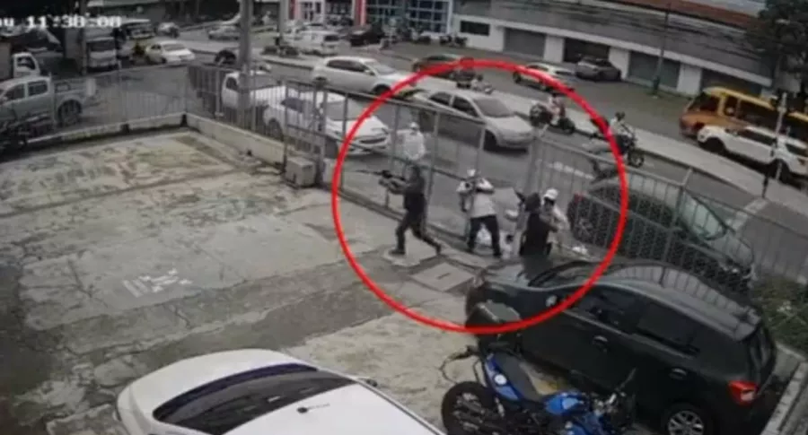 Imágenes del robo en Medellín, en nota de nuevo video y otros que evidenciarían cómo operan.