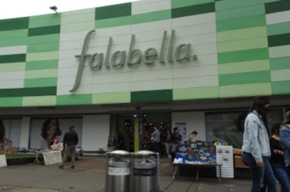 Falabella lanzó nuevas ofertas de empleo en Colombia para fin de año y Navidad. Puestos operativos.