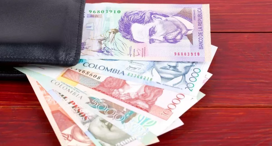 Foto de dinero colombiano, en nota de salario mínimo en Colombia para 2022.
