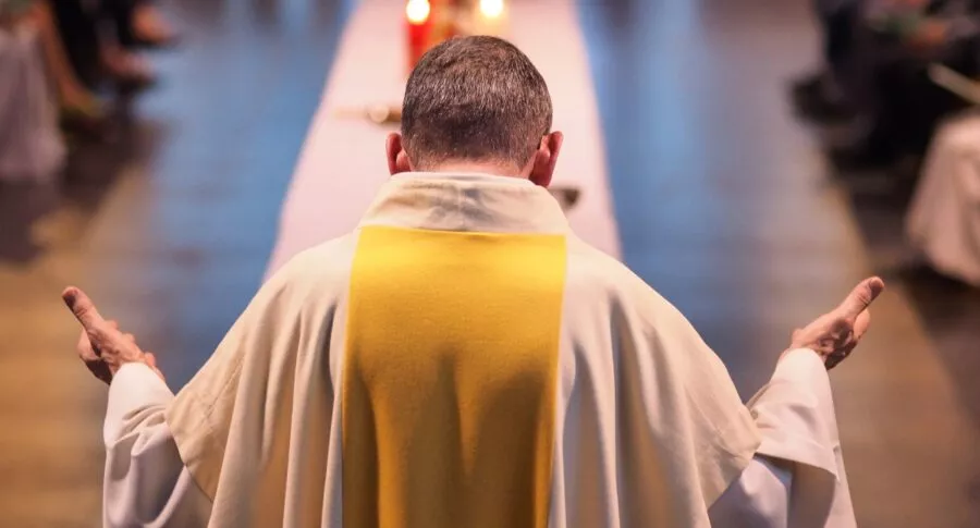 La decisión se dio luego de revisar un informe que reveló que al menos 216.000 personas fueron abusadas por sacerdotes desde 1950.