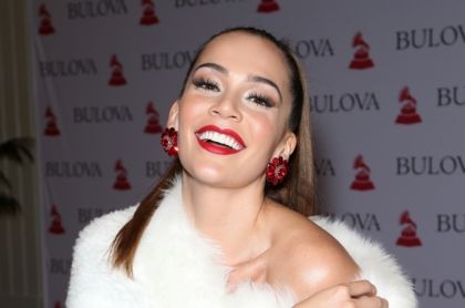 Lina Tejeiro en los Latin Grammy de 2018 ilustra nota sobre su rutina de ejercicios y qué desayuna