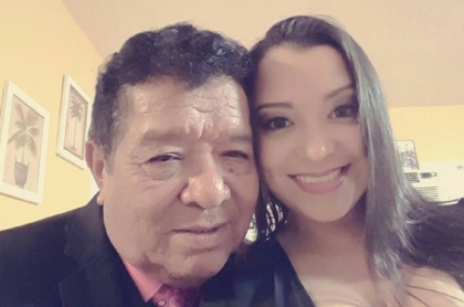 El cantante venezolano Pastor López, junto a su hija Yaykely López.