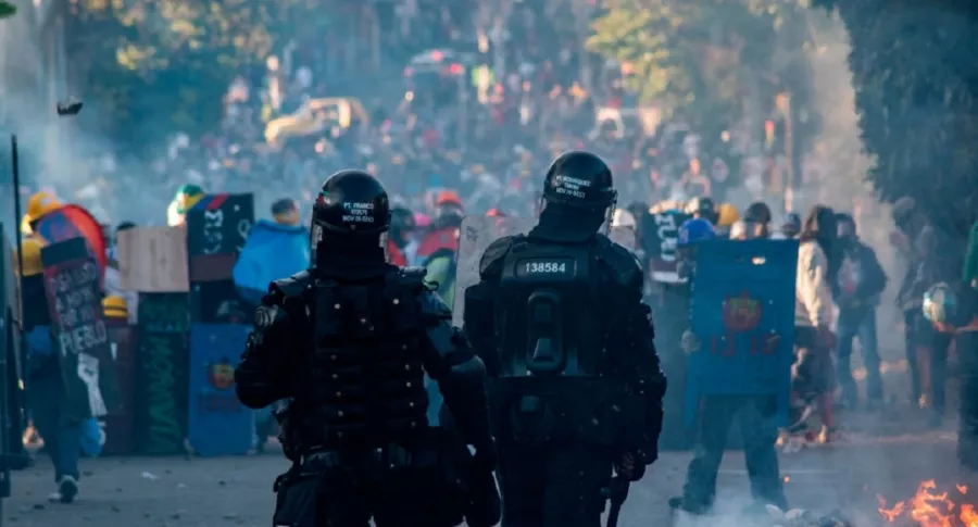Imagen de marcha que ilustra nota; Protestas en Colombia vuelven en noviembre por salario mínimo