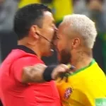 Neymar, que agrede al árbitro en partido Brasil vs. Colombia por Eliminatorias